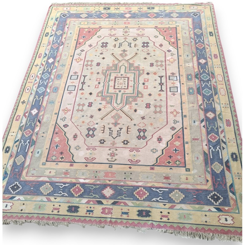 Dhurrie rugs at  Moinat SA  - Antiques and home décor
