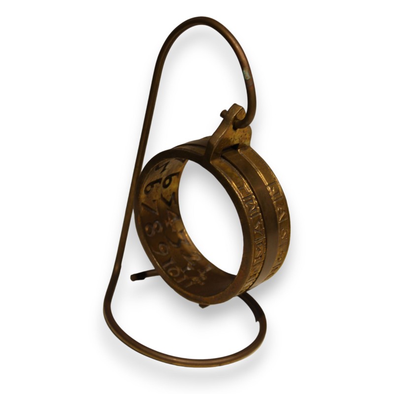 Ring-shaped sundial marked IO.H.S. THON