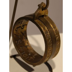 Ring-shaped sundial marked IO.H.S. THON