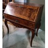 Bureau dos d'âne  Louis XV en loupe de noyer