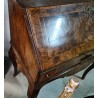 Bureau dos d'âne  Louis XV en loupe de noyer