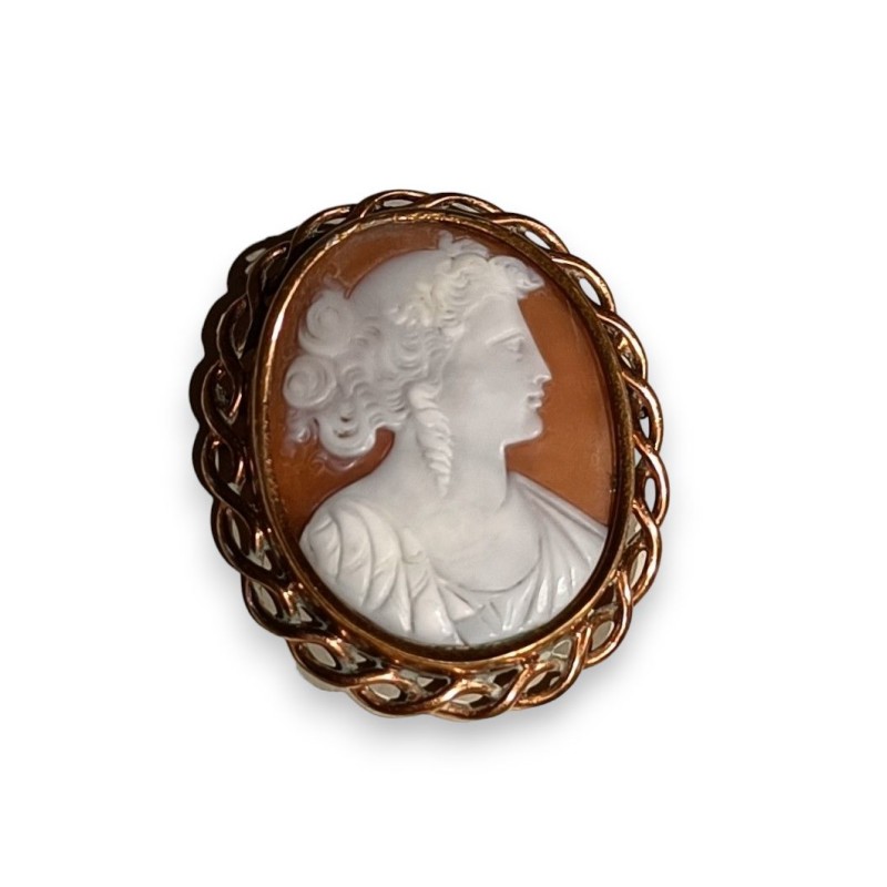 Gold brooch set with a cameo of a young woman
