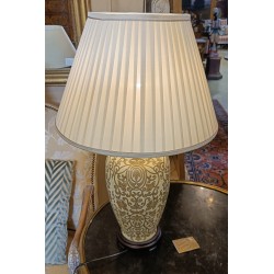 Lampe modèle Shipu, pied en porcelaine beige