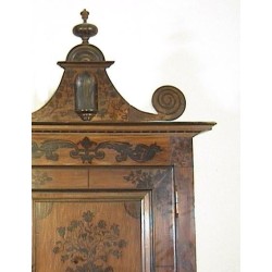 Aparador alto Luis XIII. de Moinat SA - Antigüedades y decoración