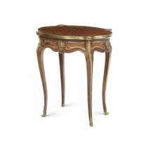 Table de salon de style Louis XV