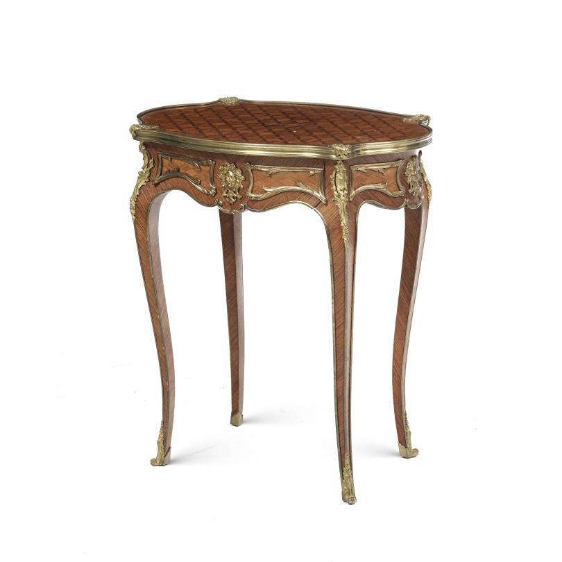 Table de salon de style Louis XV