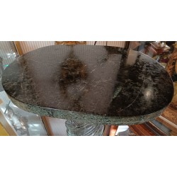 Colonne formant sellette en marbre vert