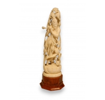 Krishna en ivoire sculpté