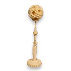 Boule de Canton en ivoire sculpté