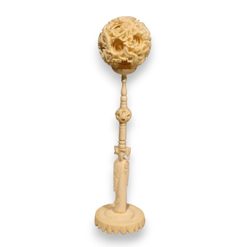 Boule de Canton en ivoire sculpté