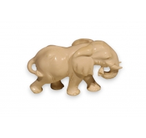 Elephant en ivoire sculpté signé George MOYO