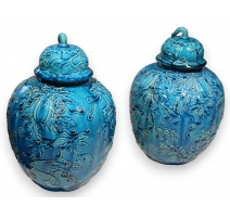 Paire de vases couverts en porcelaine bleue