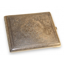 Boite à cigarettes en argent décor gravé