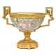 Coupe en porcelaine Famille verte, montures bronze