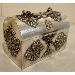 Boîte à bijoux en forme de coffre