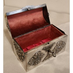 Boîte à bijoux en forme de coffre
