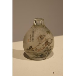 Tabatière en verre décor personnage