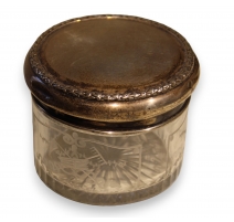 Boite ronde en cristal gravé, couvercle argent