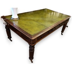 English-style flat-topped desk with 3 drawers, green leather top