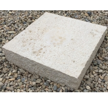 Socle carré en pierre