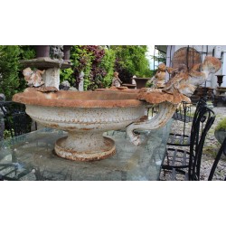  Vasque en fonte blanche "Angelots" sur  Moinat SA  - Antiquités décoration