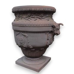  Vase aux capricornes en fonte brune sur  Moinat SA  - Antiquités décoration