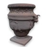  Vase aux capricornes en fonte brune sur  Moinat SA  - Antiquités décoration