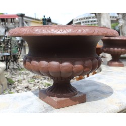 Urne Medicis basse en fonte brun