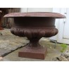  Vase Medicis en fonte brune sur  Moinat SA  - Antiquités décoration