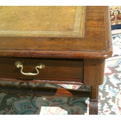 English desk. Green leather top. at  Moinat SA  - Antiques and home décor
