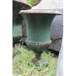 Urne en fonte verte