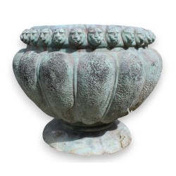 Cache-pot rond décor de \"Têtes de lions\"