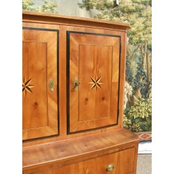 Aparador-cómoda con dos puertas. De Moinat SA - Antigüedades y decoración