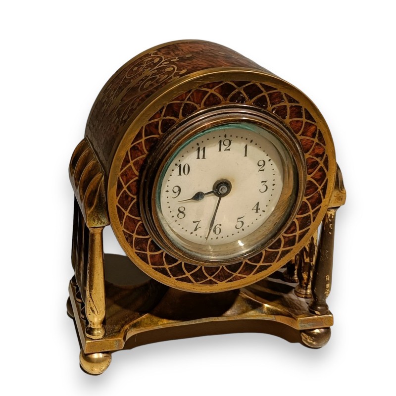 Desk clock in brass with a rosewood-effect finish