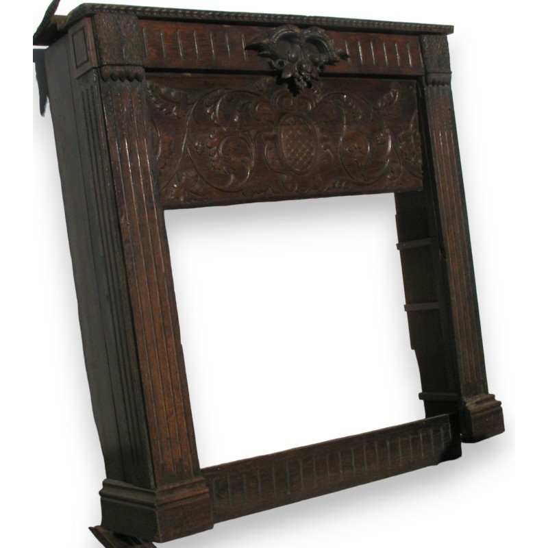 Louis XVI-style mantelpiece. From Moinat SA – Antiques and home décor