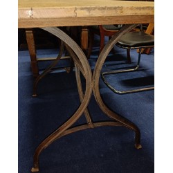 Table de bistro avec pied en fonte