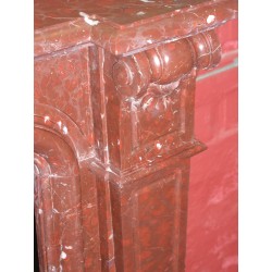  Cheminée Louis XV, griotte rouge. sur  Moinat SA  - Antiquités décoration