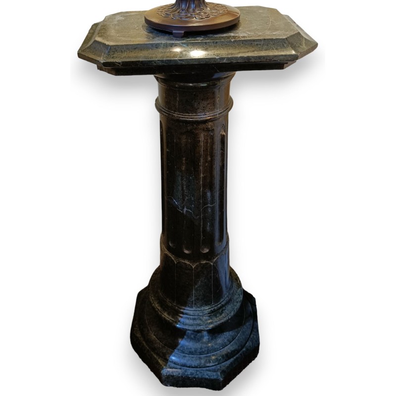 Colonne formant sellette en marbre vert