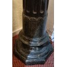Colonne formant sellette en marbre vert