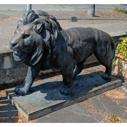 Bronze monumental "Lion marchant" d'après Barye