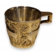 Tasse en argent repoussé décor boeufs