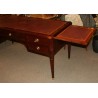  Bureau plat Louis XVI avec 4 tiroirs et 2 tirettes sur  Moinat SA  - Antiquités décoration