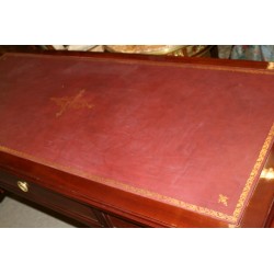  Bureau plat Louis XVI avec 4 tiroirs et 2 tirettes sur  Moinat SA  - Antiquités décoration