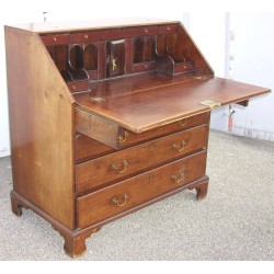  Bureau-commode anglais avec 5 tiroirs, 1 abattant. sur  Moinat SA  - Antiquités décoration