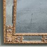 Miroir style Régence doré à fronton sculpté