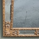 Miroir style Régence doré à fronton sculpté
