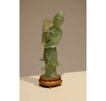 Guan Yin en jade, socle en bois