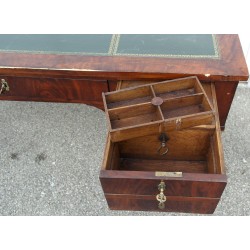 Bureau plat Directoire avec 4 tiroirs. sur  Moinat SA  - Antiquités décoration