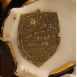 Chinois assis en porcelaine