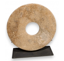 Disque en marbre beige avec support en fer